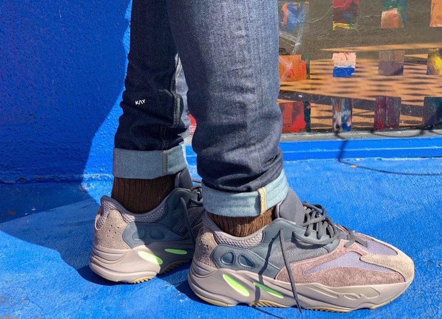 yeezy 700 mauve bottom