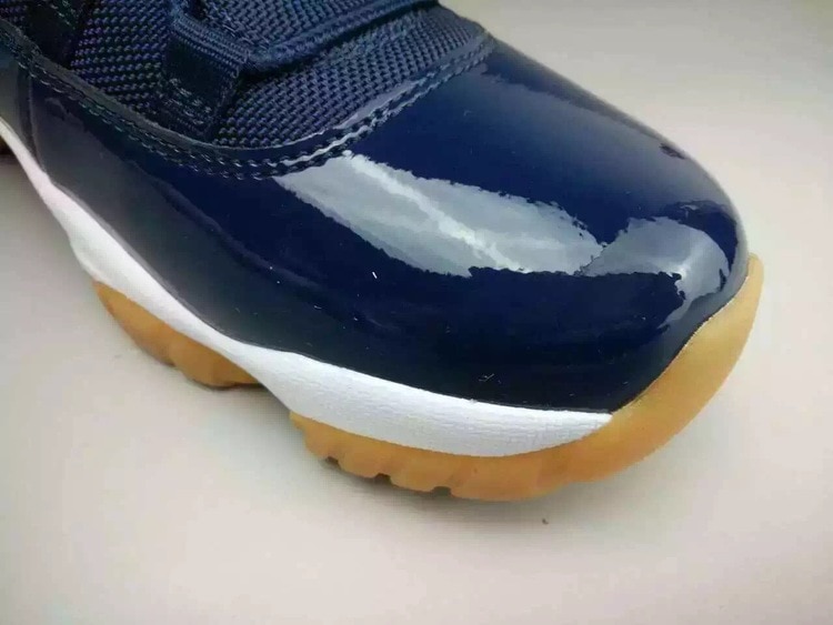 air-jordan-11-low-midnight-navy-gum-03-1