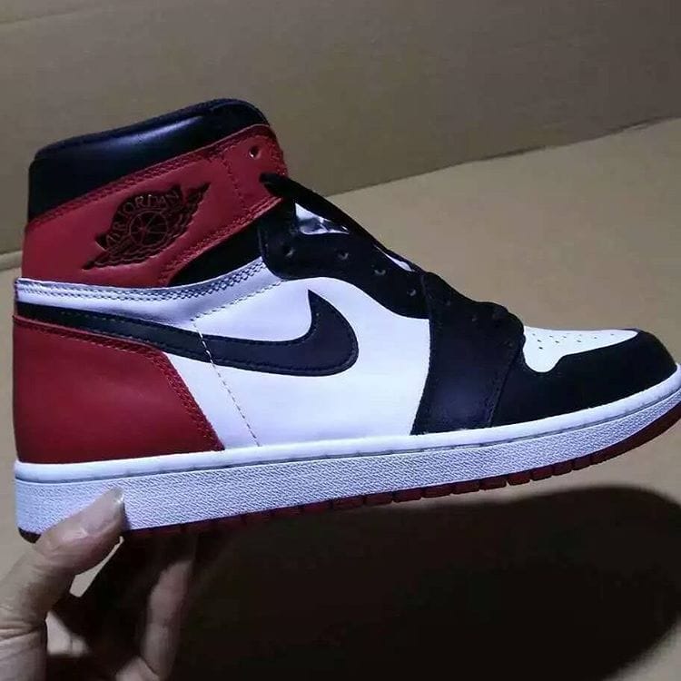 Air Jordan 1 Black Toe 2016