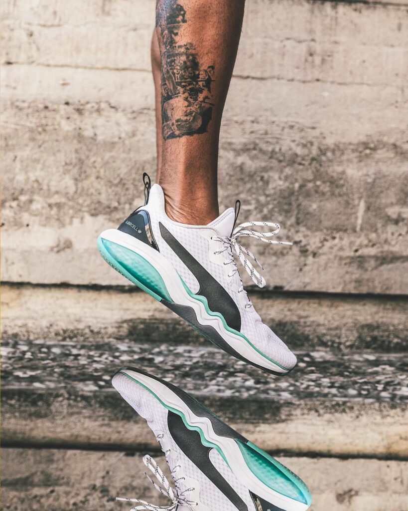 19aw Social Ig Rt Lewis Hamilton Lqdcell Tension Q3 0558 1600x2000px
