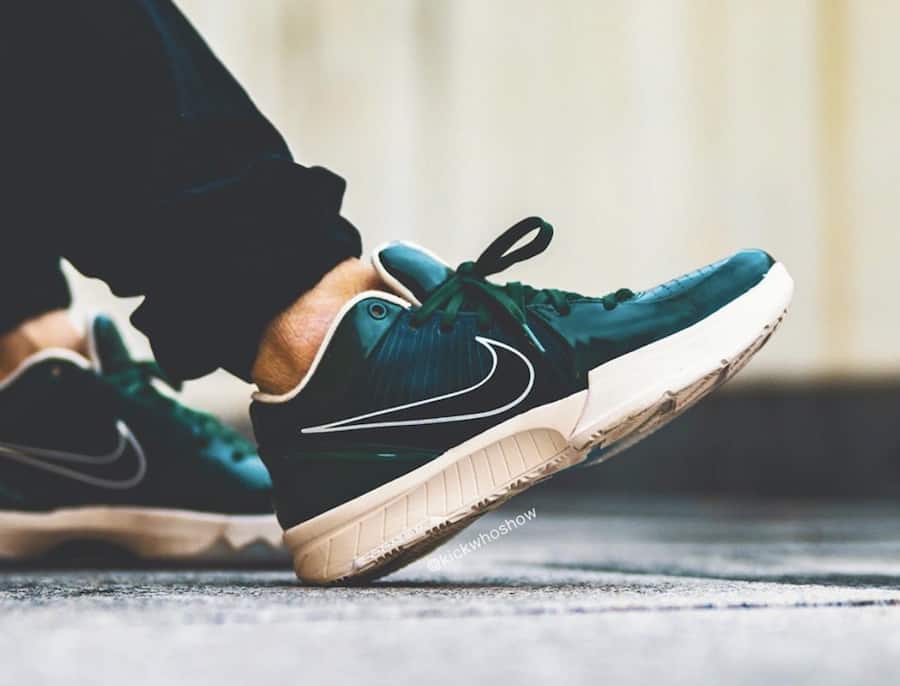 Undefeated x Nike Kobe 4 Protro 