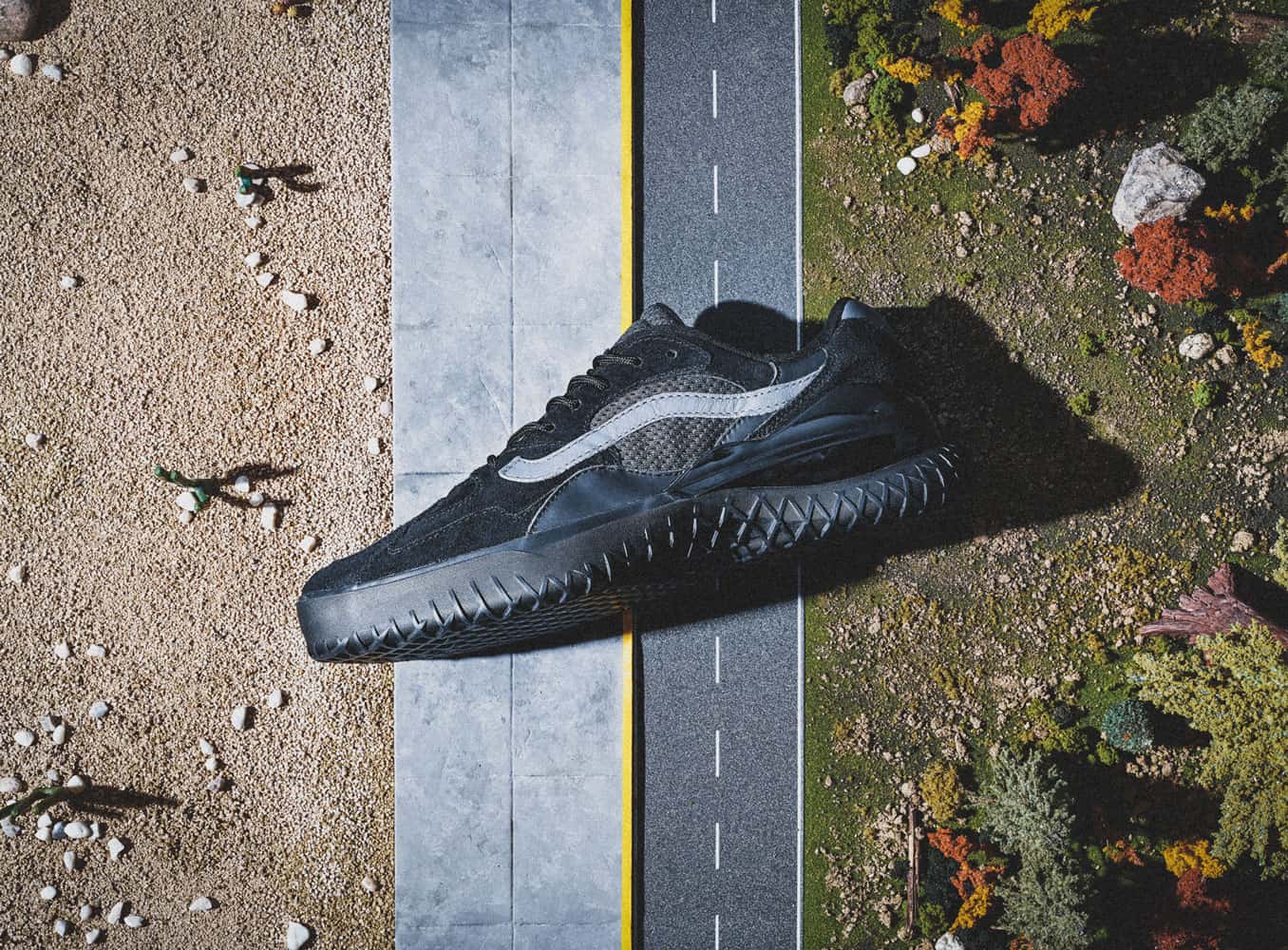 Fa19 Classics+ Vn0a4btjv8r Uacitytrl Bsgblack Asphalt Elevated Topview