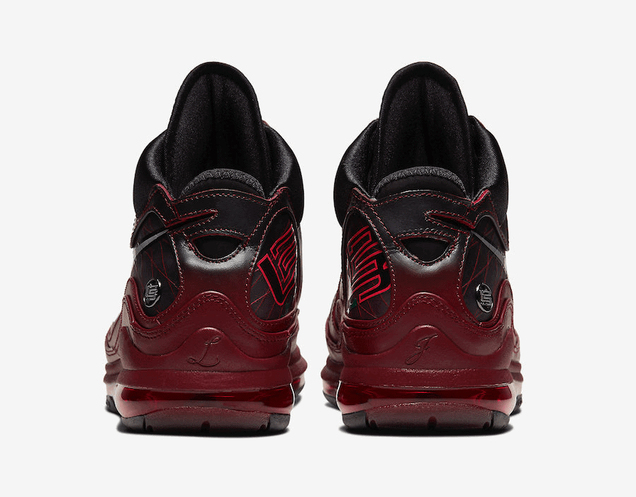 Nike LeBron 7 “Christmas”
