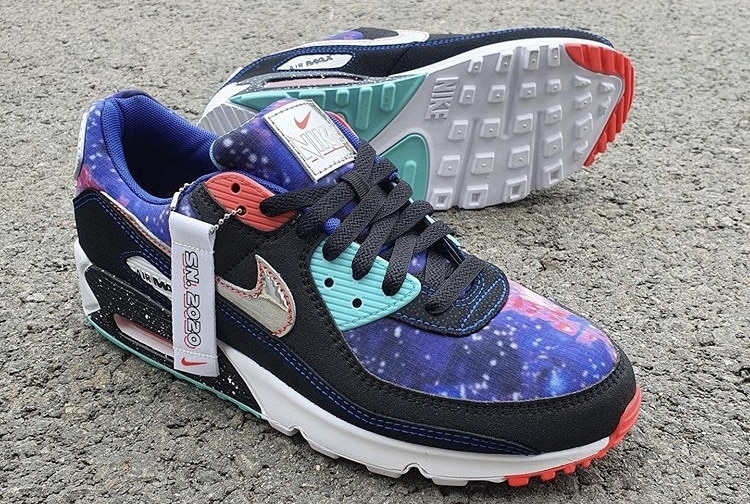 On-Foot Look: Nike Air Max 90 “Galaxy”