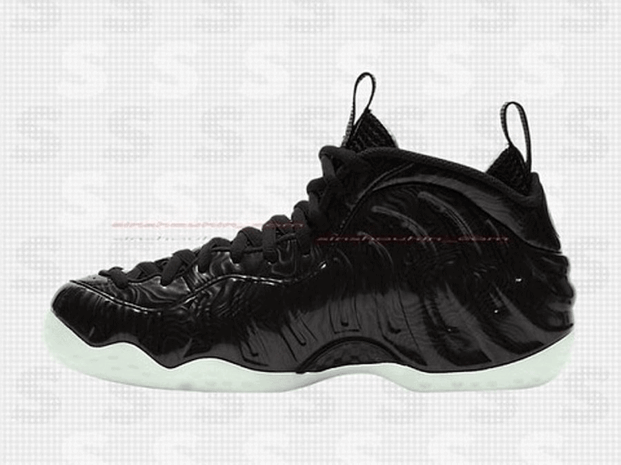 Nike Air Foamposite One "Black Glow"
