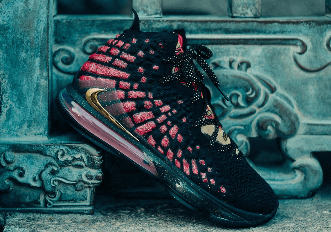 Nike LeBron 17 Courage