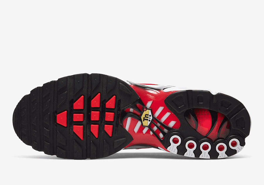 Nike Air Max Plus Goes on a "Supernova" Mission