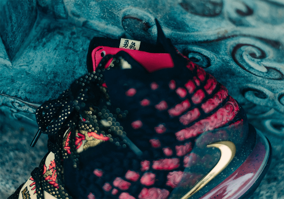 Nike LeBron 17 "Courage"