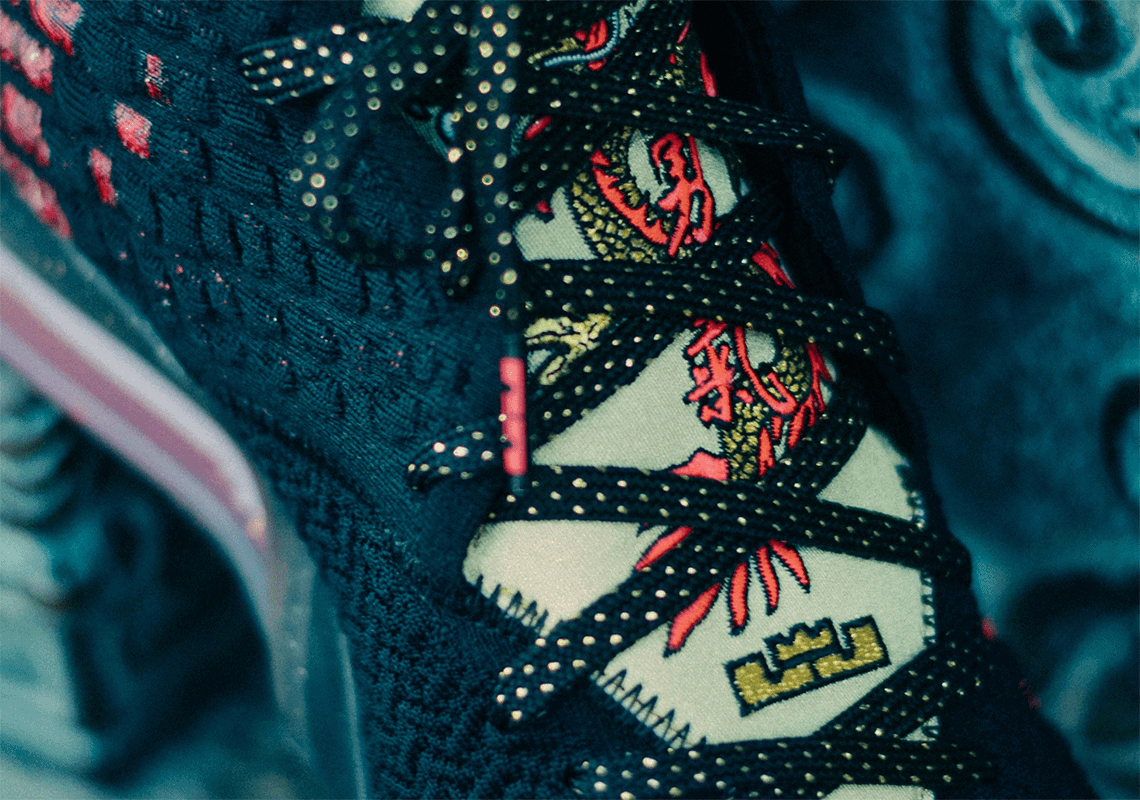 Nike LeBron 17 "Courage"