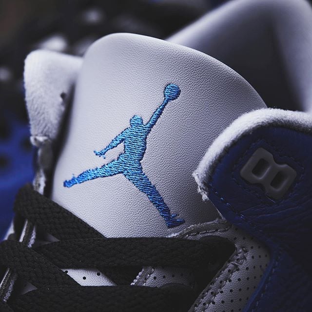 Air Jordan 3 Retro Varsity Royal