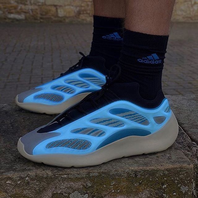 adidas Yeezy 700 V3 Arzareth