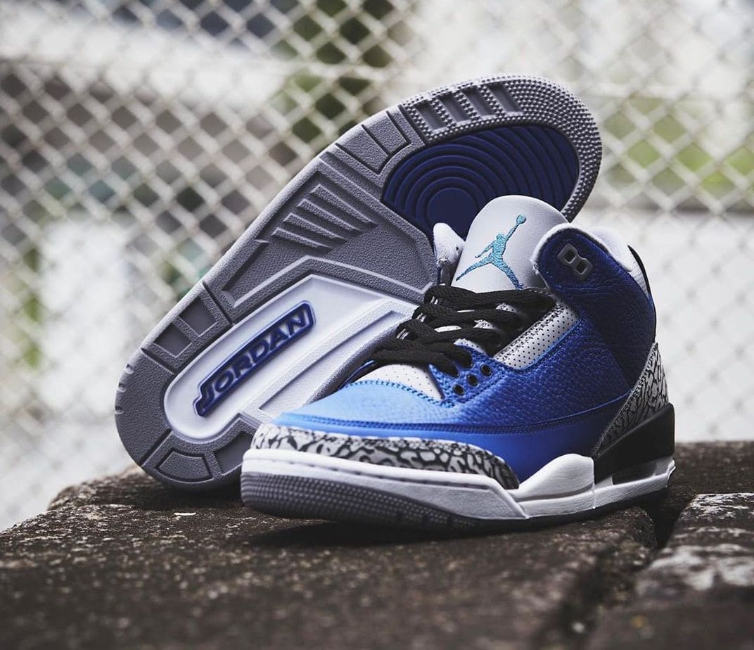 Air Jordan 3 Retro Varsity Royal