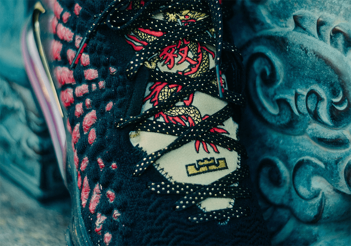 Nike LeBron 17 "Courage"
