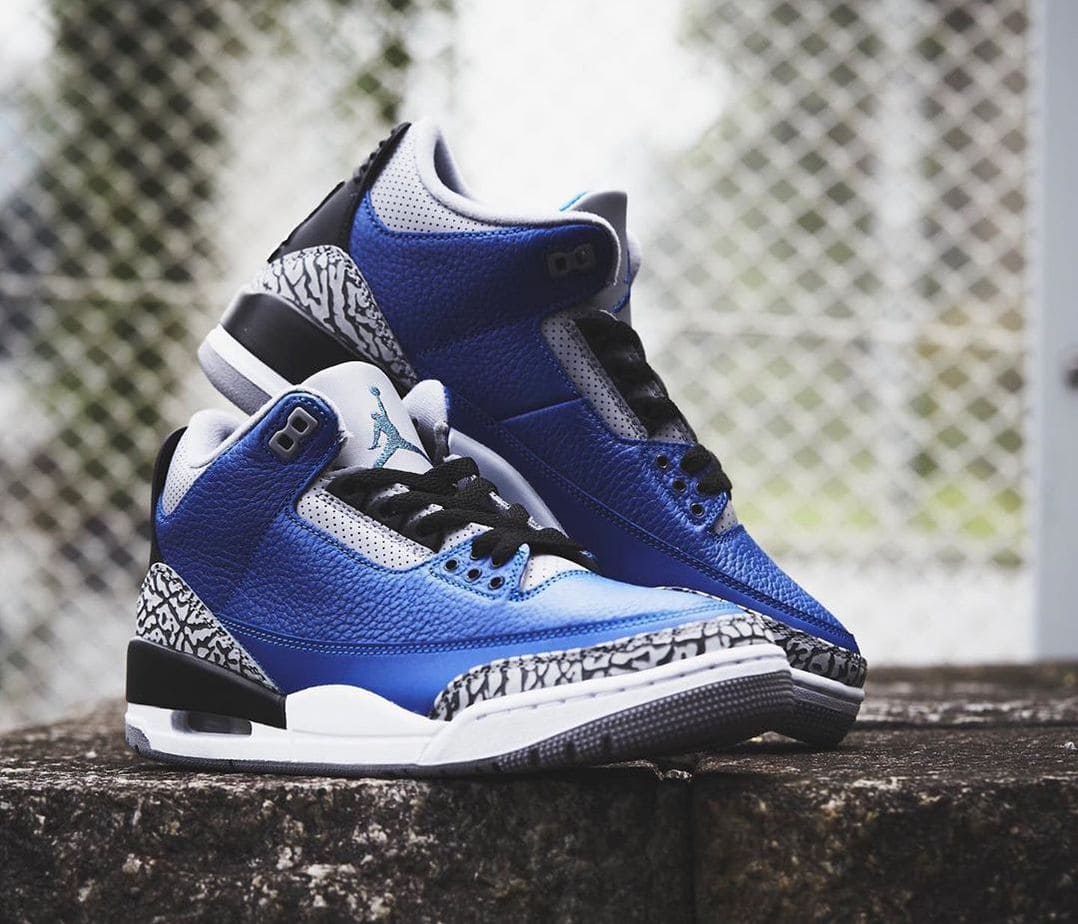 Air Jordan 3 Retro Varsity Royal