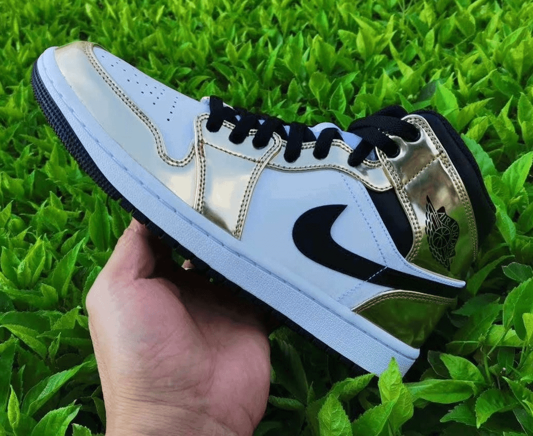 Air Jordan 1 Mid "Metallic Gold"