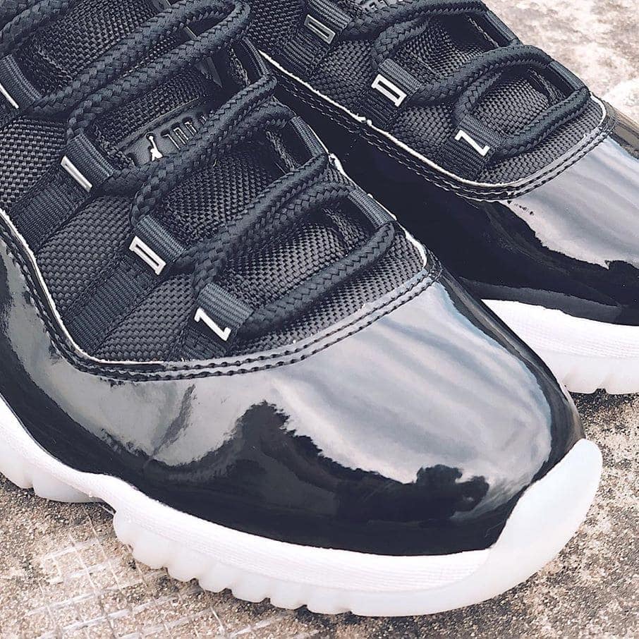Air Jordan 11 Holiday 2020