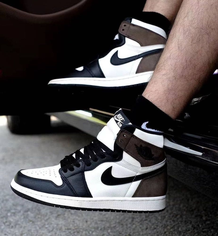 Air Jordan 1 High Dark Mocha On Foot