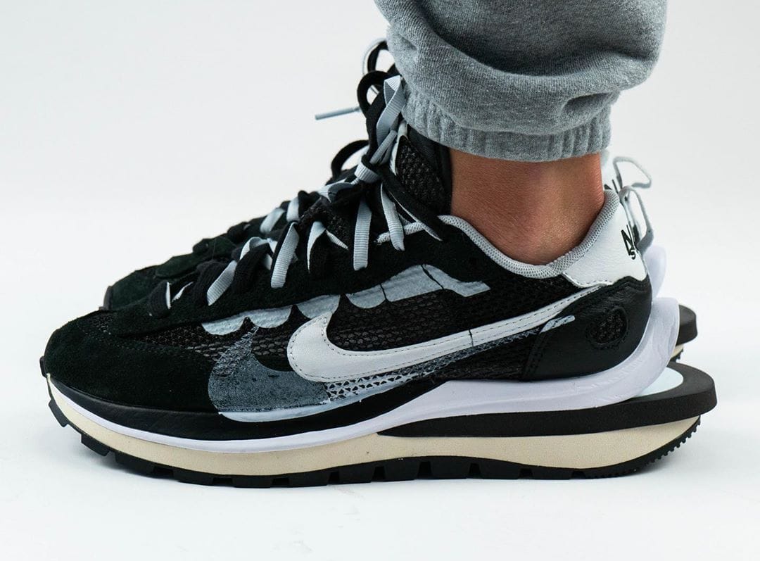 Sacai X Nike Vaporwaffle Black White
