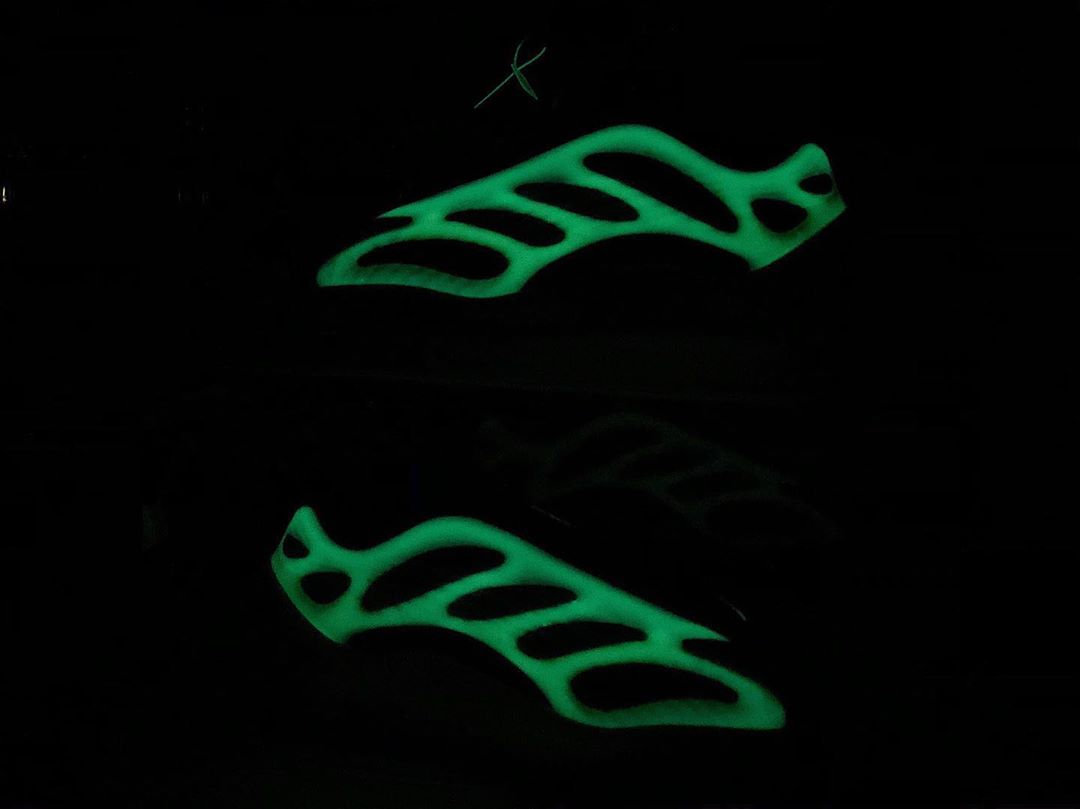 adidas Yeezy 700 V3 Arzareth