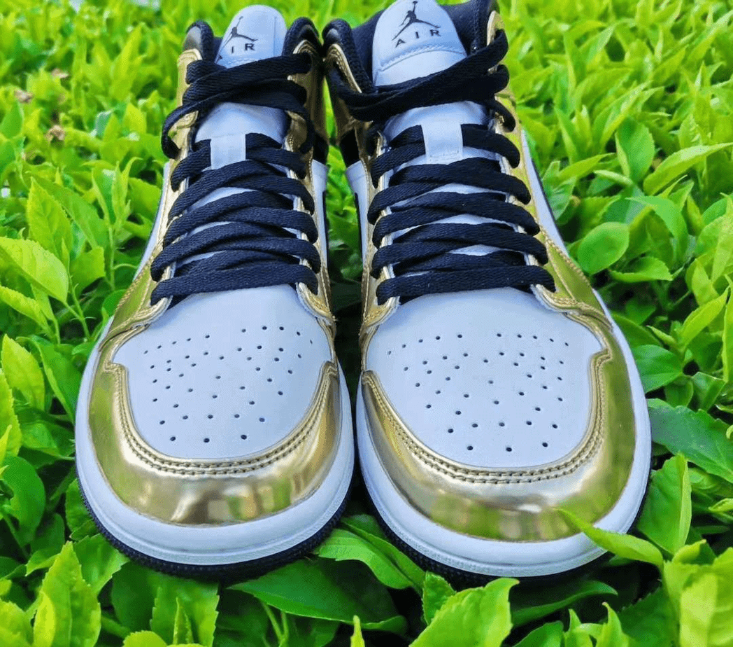 Air Jordan 1 Mid "Metallic Gold"