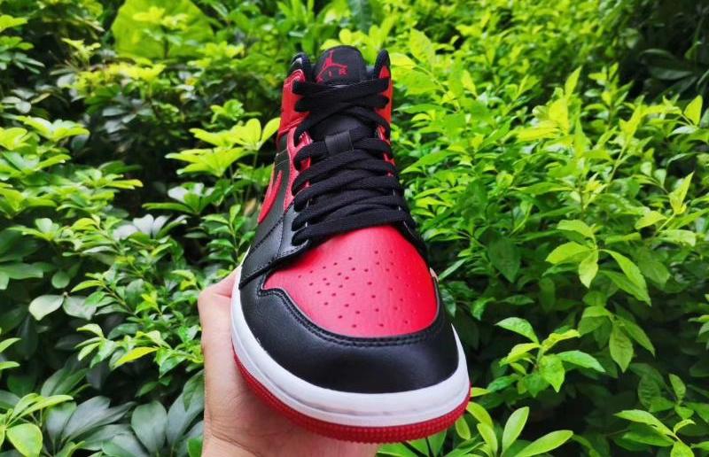 Air Jordan 1 Mid Bred 2020
