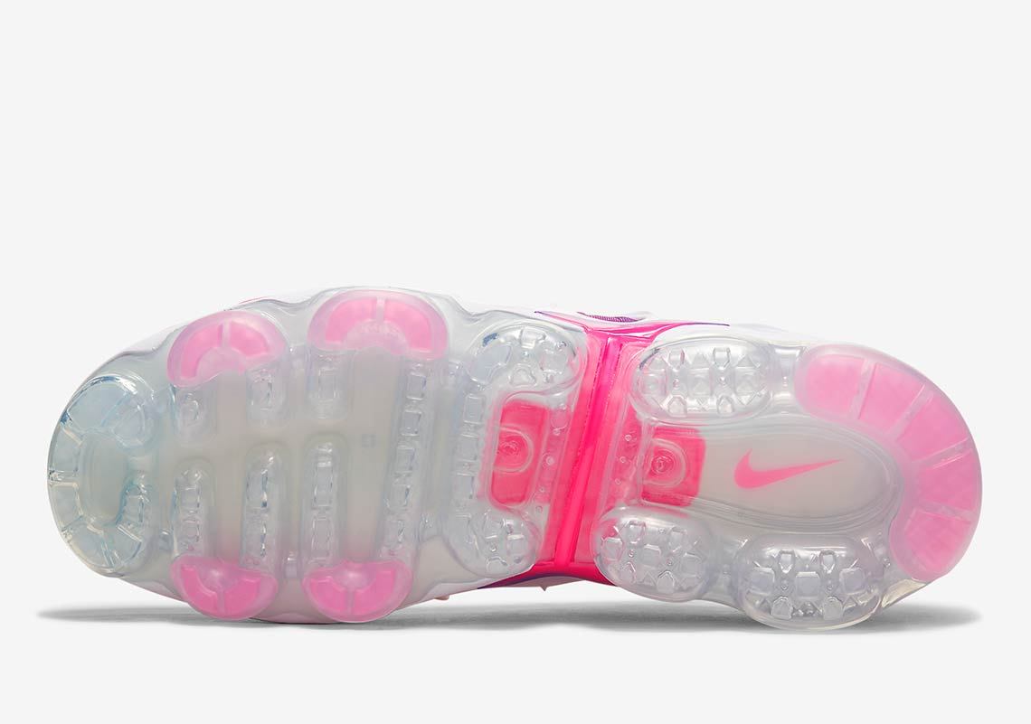 Nike Vapormax Plus Features a Gradient Pink/Purple Makeover