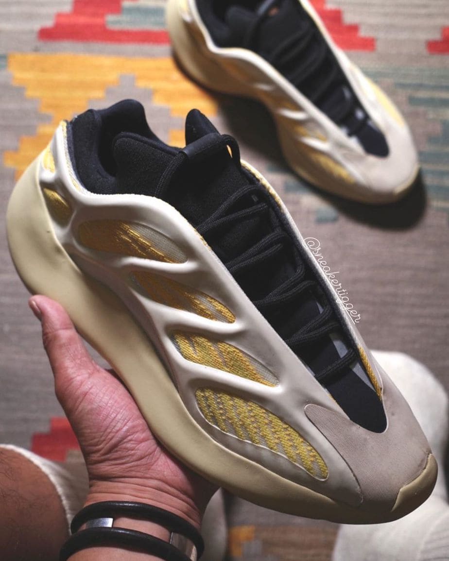 adidas Yeezy 700 V3 Srphym