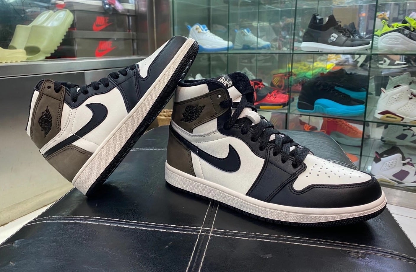 Air Jordan 1 High Dark Mocha 555088 105