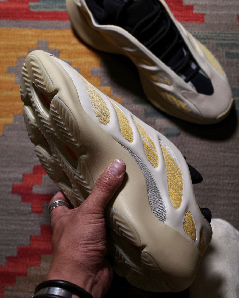 adidas Yeezy 700 V3 Srphym