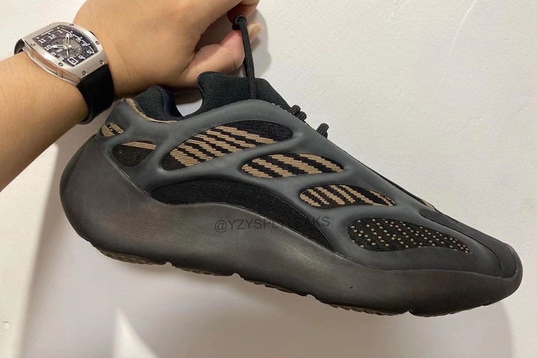 adidas Yeezy 700 V3 Eremiel