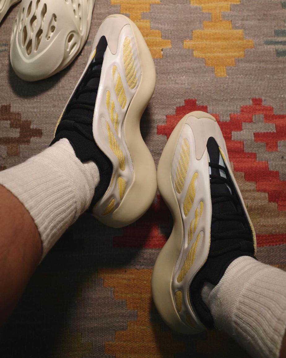 adidas Yeezy 700 V3 Srphym