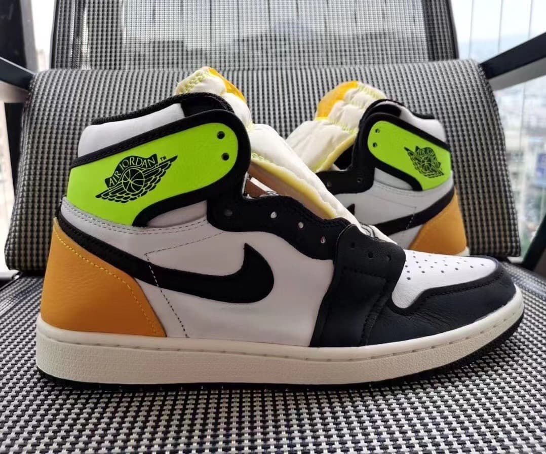 Air Jordan 1 High Volt Gold 555088 118