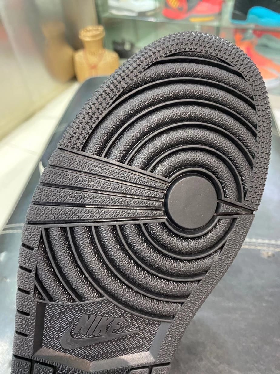 Official Images of the Air Jordan 1 High "Dark Mocha"