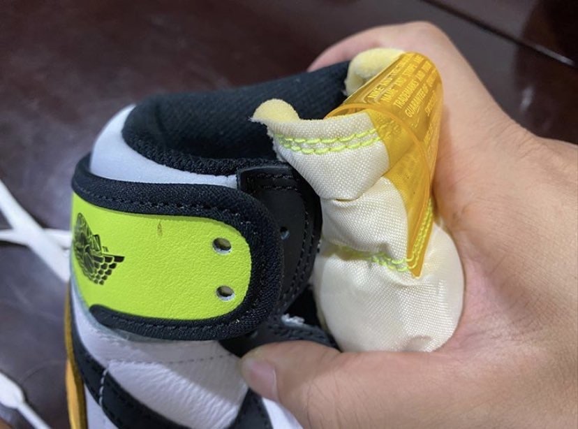 Air Jordan 1 High Og Volt/university Gold