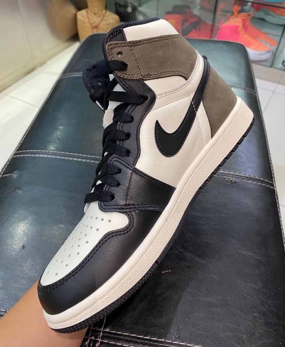 Official Images of the Air Jordan 1 High "Dark Mocha"