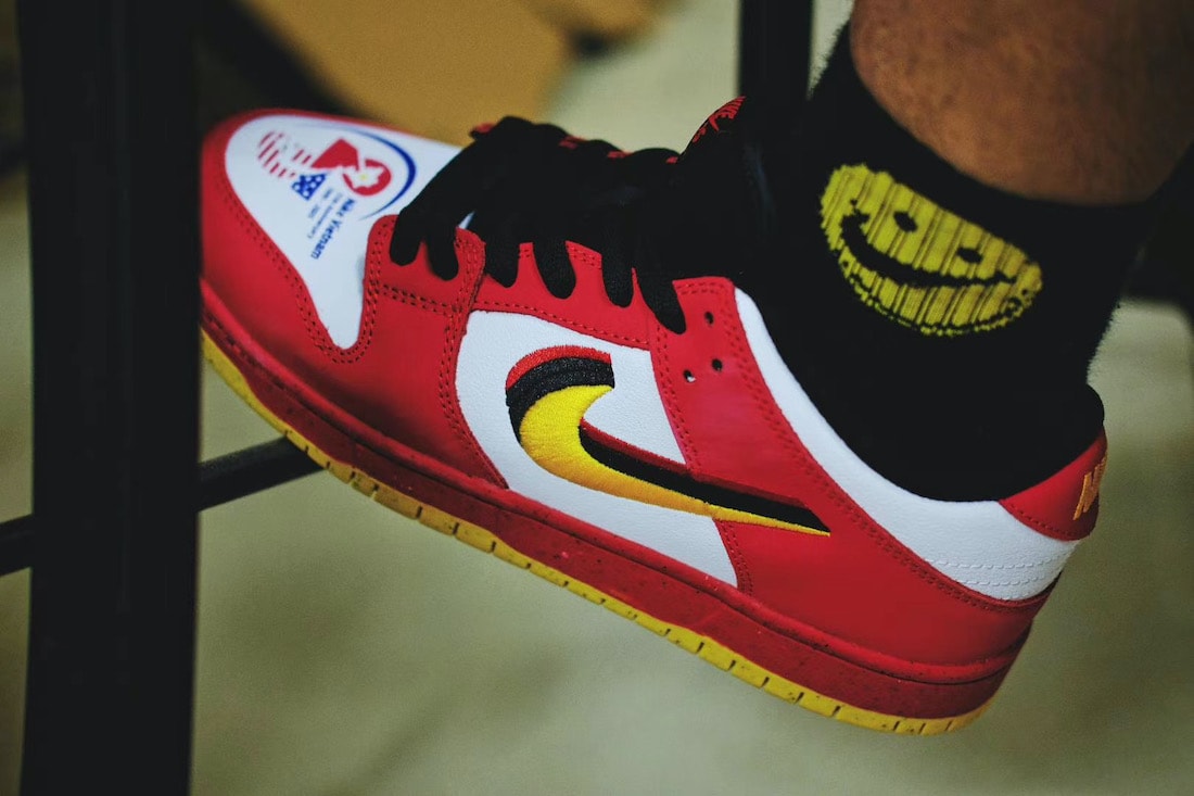 Nike SB Dunk Low Vietnam 25th Anniversary