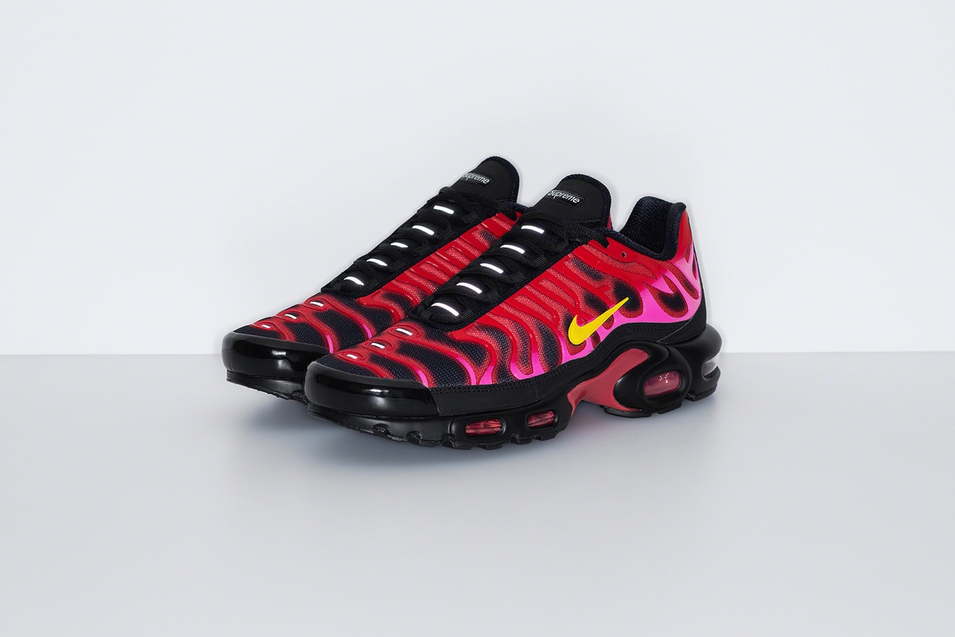 Supreme X Nike Air Max Plus Red
