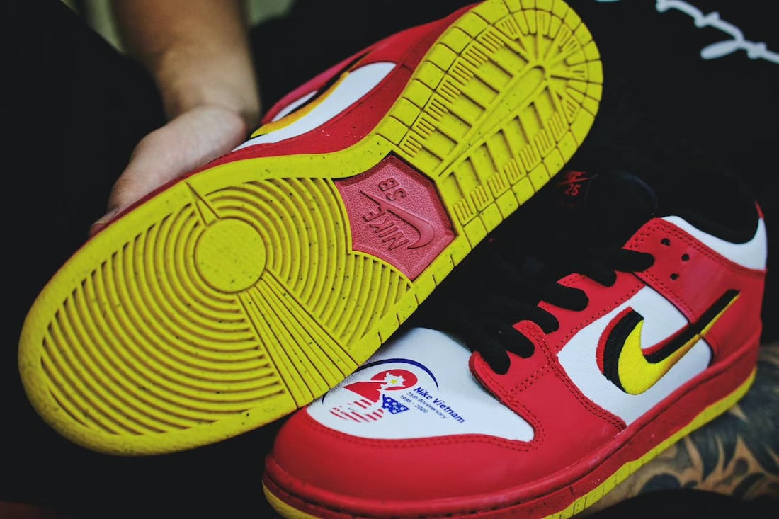 Nike SB Dunk Low Vietnam 25th Anniversary