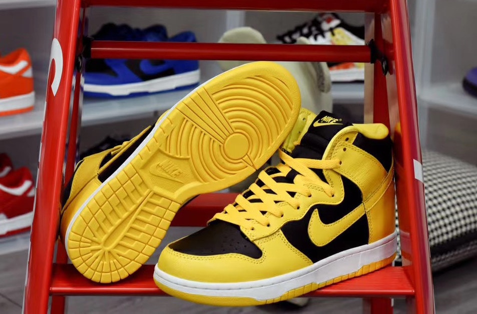 Nike Dunk High "Varsity Maize"