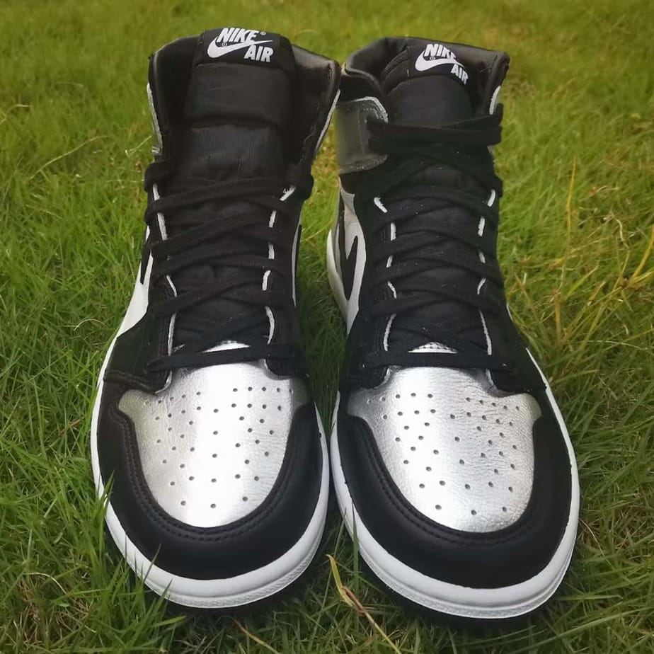 Air Jordan 1 High "Silver Toe"