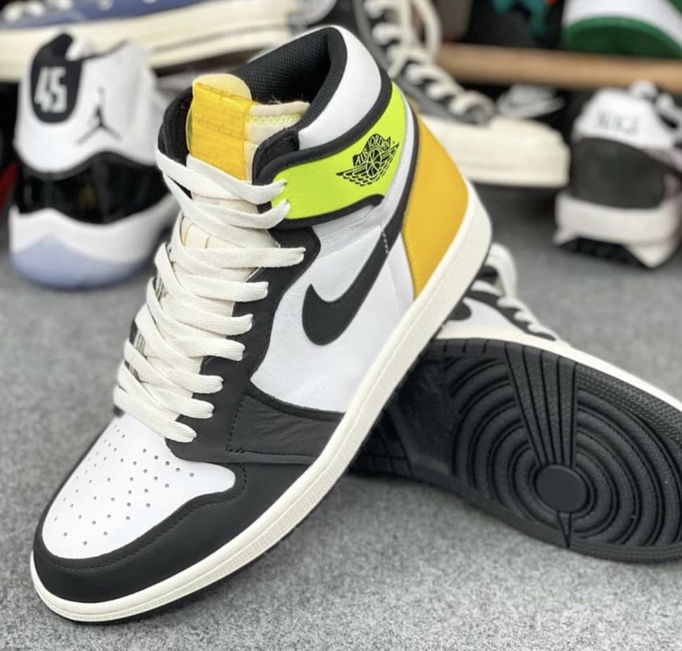 Air Jordan 1 High Og Volt Gold