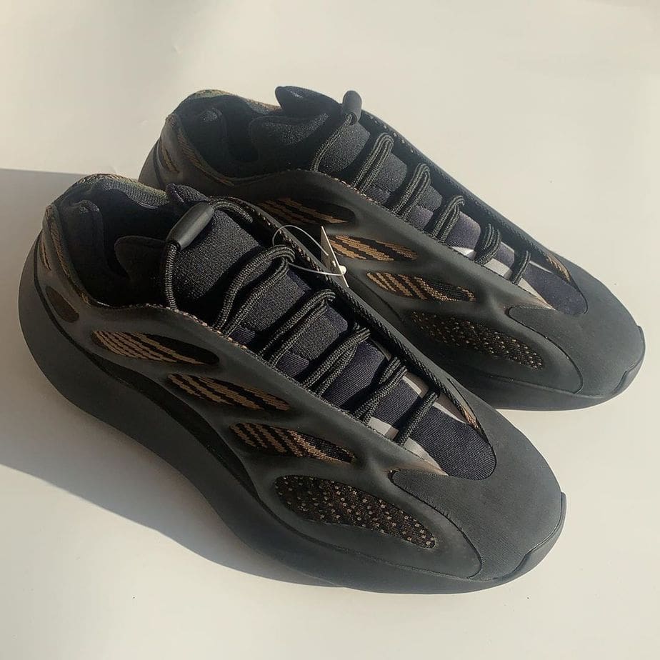 adidas Yeezy 700 V3 Clay Brown