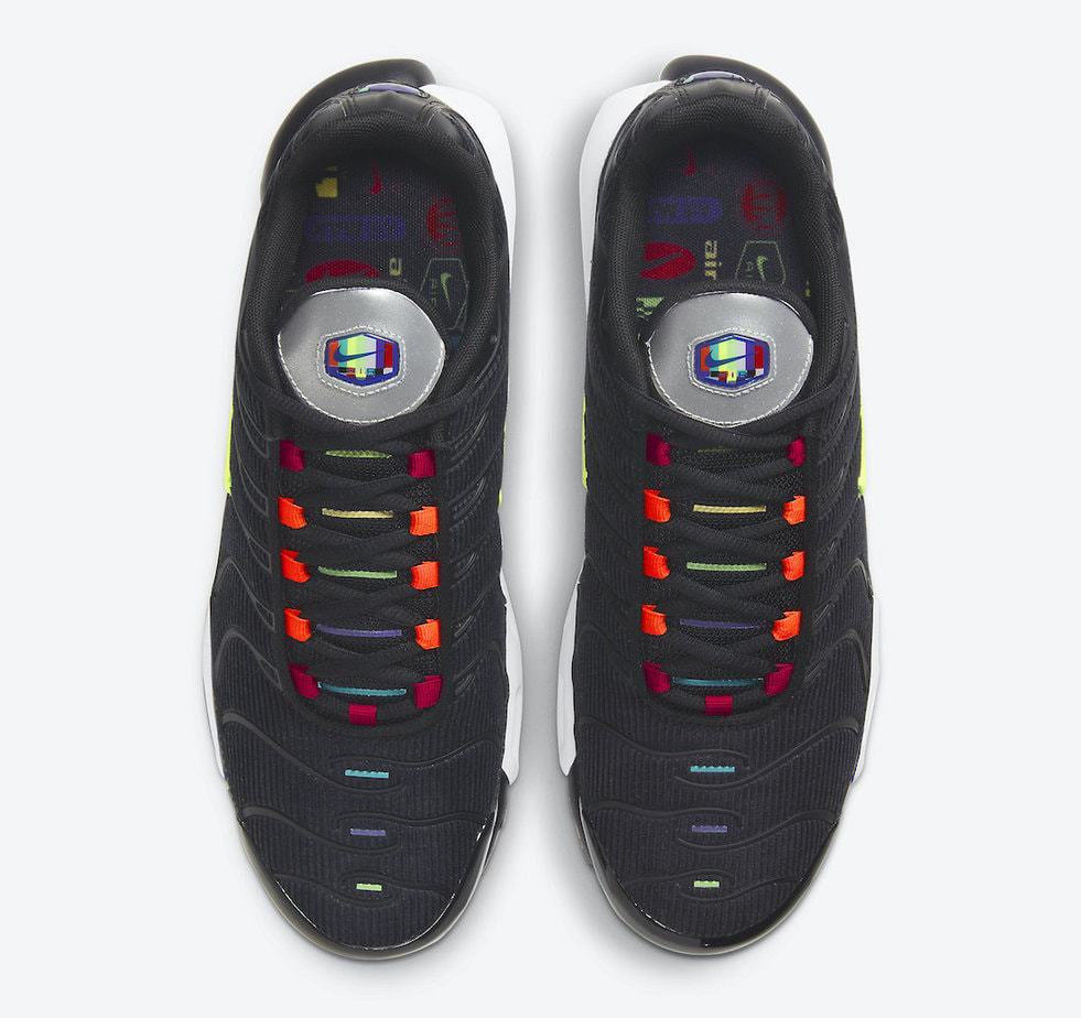 Black Corduroy Equips the Latest Air Max Plus