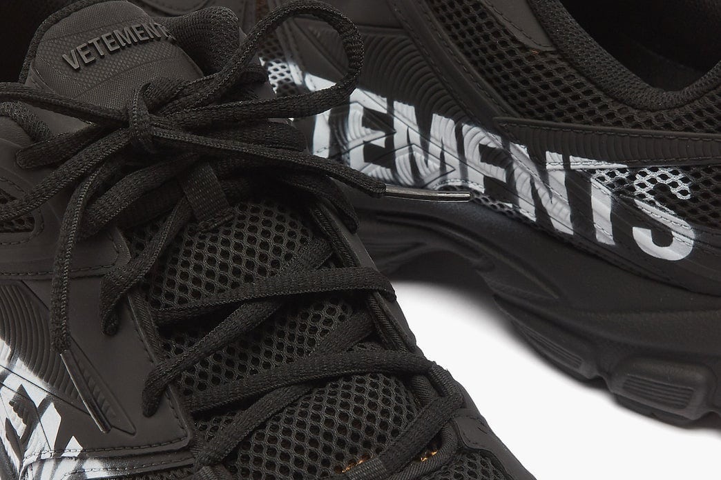 Vetements Reebok Spike Runner 200 Artisanal Handpainted Logo Guram Gvasalia