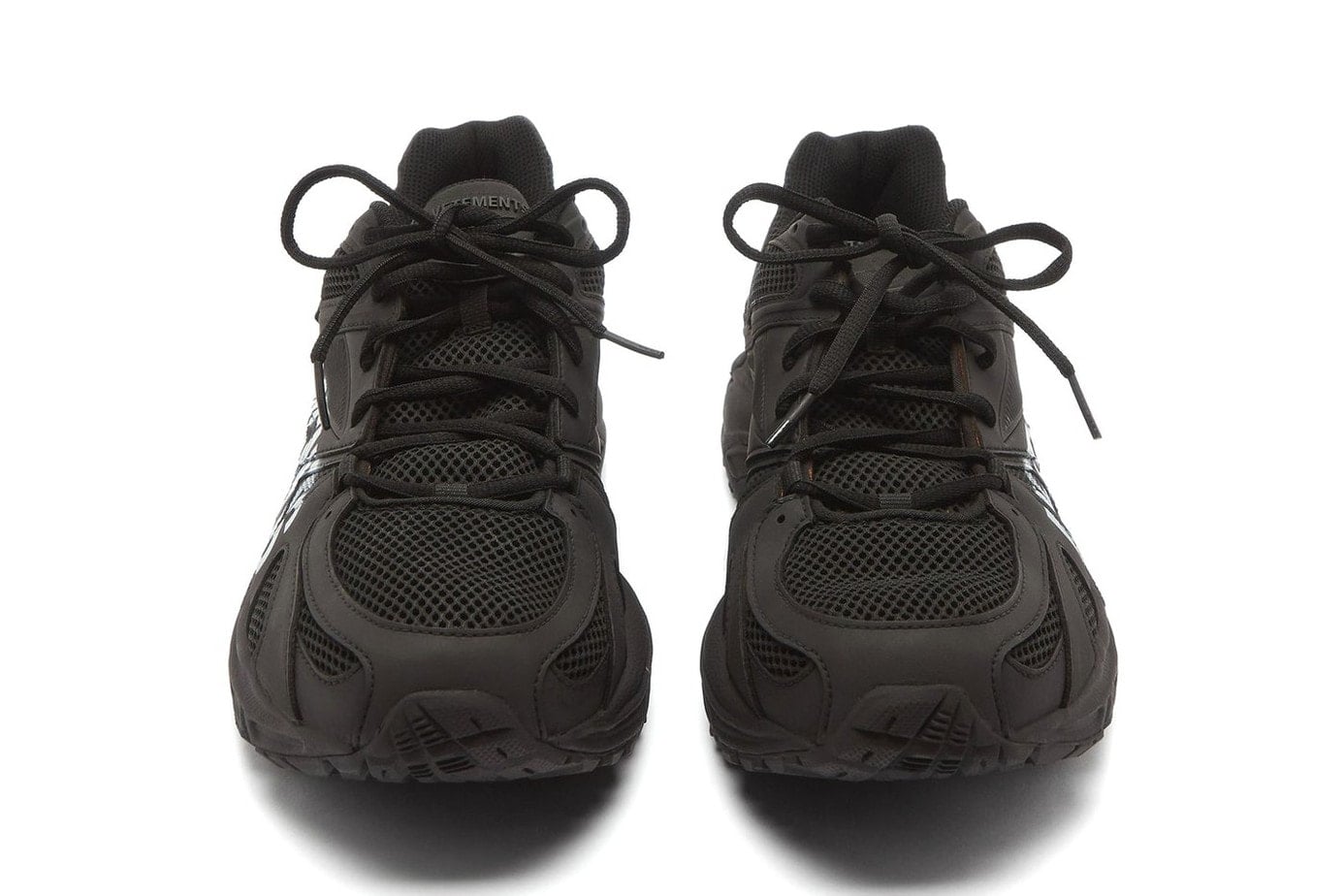 Vetements Reebok Spike Runner 200 Artisanal Handpainted Logo Guram Gvasalia