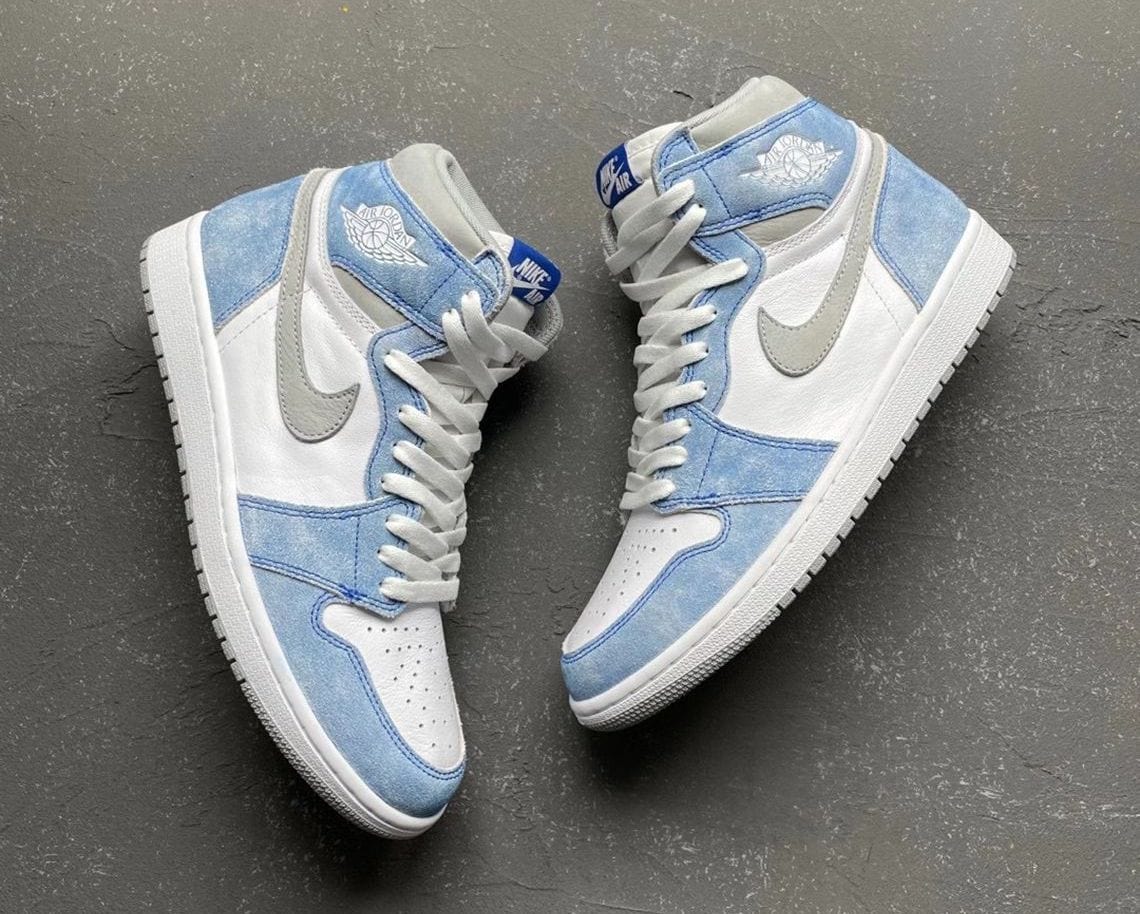 Air Jordan 1 Hyper Royal 2021