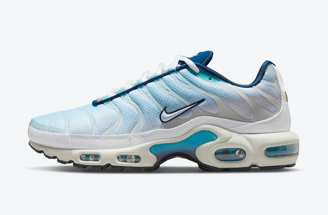 Nike Adds a Gradient Blue to The Air Max Plus