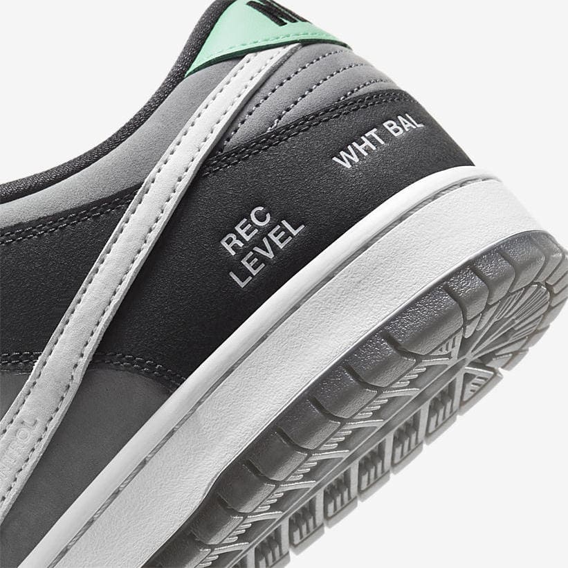 Nike SB Dunk Low VX1000