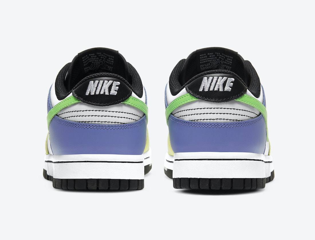 Nike Dunk Low WMNS "Green Strike"