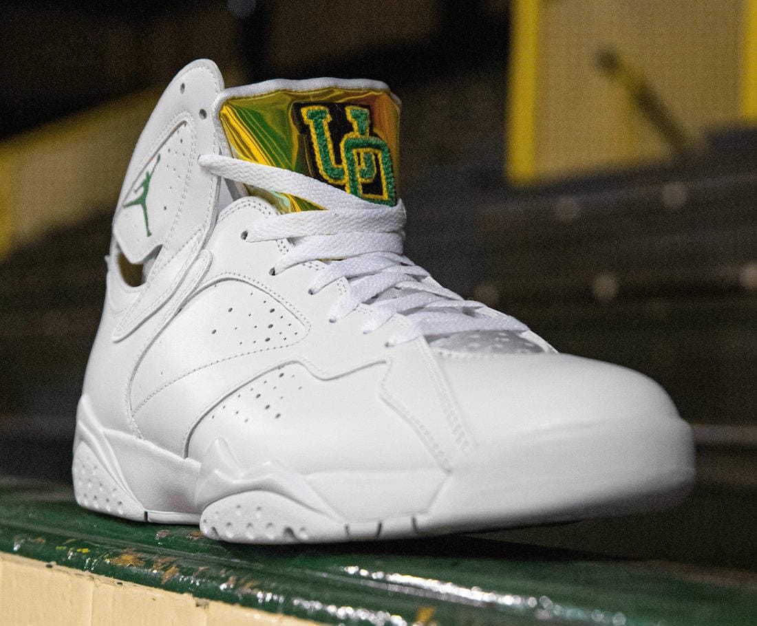 Oregon Ducks Receive an Air Jordan 7 PE